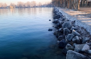 Életveszélyes a Balaton jegén tartózkodni