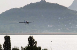 Soron kívüli kémiai szúnyogirtás lesz a Balatonnál