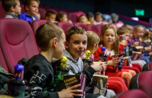 Jótékonysági vetítést tartottak a Kultikban – galéria