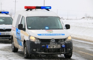 Elakadt járművek, kisebb balesetek nehezítik a közlekedést Somogyban