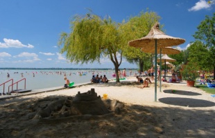 Idén nyáron is vár a Balaton!
