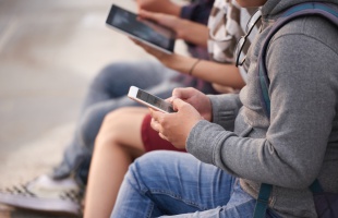 Országjárást indít az NMHH a családok digitális biztonságáért