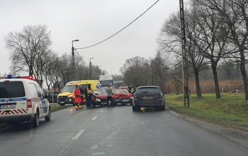 Baleset a Vásártéri úton: két autó ütközött