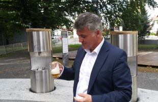 Megnyitották Európa első sörszökőkútját Szlovéniában