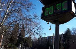 20 fokot mutatott a Honvéd utcai csomópontban a hőmérő!