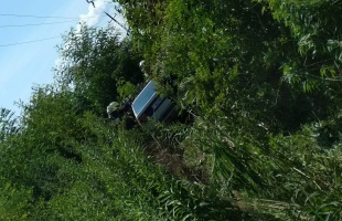 Nádasba csapódott egy autó Balatonkeresztúrnál