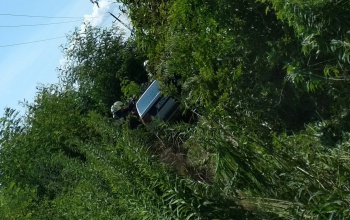 Nádasba csapódott egy autó Balatonkeresztúrnál