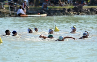 Több mint tízezer nevezőt várnak a Balaton-átúszásra