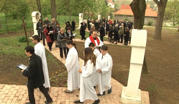 Toponáron végigjárták a keresztutat