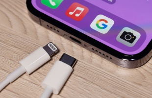 Az év végétől már csak USB-C töltős telefont lehet venni