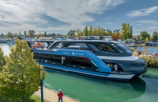 Rekordforgalom a Balatonnál: tömegek választották a hajózást május elején
