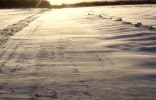 Ilyen, amikor a szél fújja a havat - videó
