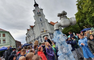Csónak és monumentális vízcsap a Kaposvári Klímanapon