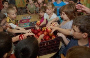 Folytatódik az iskolagyümölcs-program