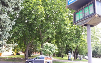 36 fokot mutat a Honvéd utcai hőmérő
