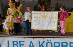 Laposra taposták a kartondobozokat