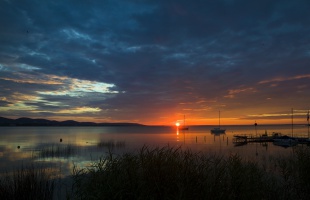 Csodás naplemente a Balaton partján