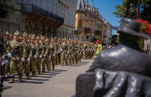 A haza védelmére esküdtek fel a Magyar Honvédség katonái a Kossuth téren - videó