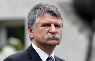 eMancik pácolódnak