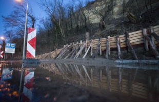 Teljes szélességében lezárták a 7-es főutat Fonyódnál