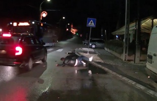 Ezért ne lépjen ki a busz mögül! (18+)