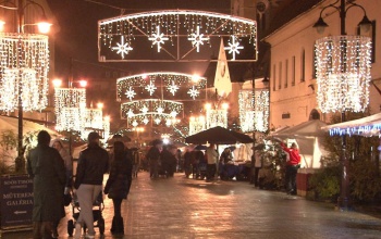 Az advent kezdete Kaposváron - már ég az első gyertya