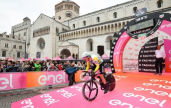 Rózsaszínbe „öltözik” a városháza a Giro d’Italia kaposvári etapjának tiszteletére