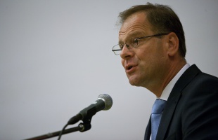 Lemond miniszteri megbízatásáról Navracsics Tibor