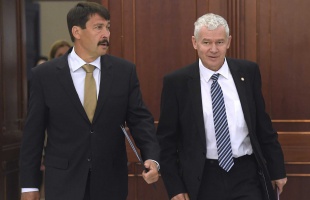 Somogyi ügyészeket is kitüntettek az ügyészség napja alkalmából