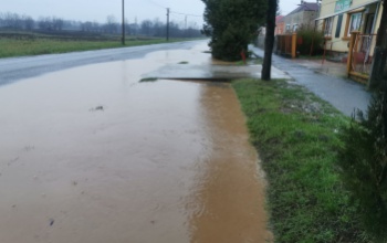 Elárasztotta az eső Bolhó utcáit