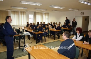 Köszönet a nőknek a helytállásért