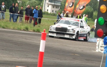 Adrenalin és benzingőz a gyorsulás ünnepén Taszáron