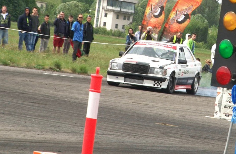 Adrenalin és benzingőz a gyorsulás ünnepén Taszáron