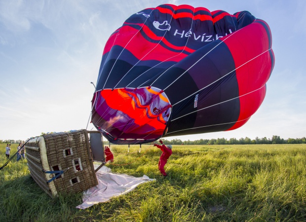 Lélegzetelállító képek: hőlégballonból fotózták a Balatont