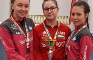 Bajnoki bronzot nyert a sportiskolás birkózók női csapata