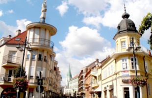 Szent Flórián vigyázó tekintete előtt