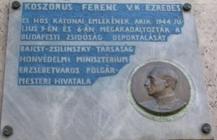 Történelmi jelentőségű koszorúzás