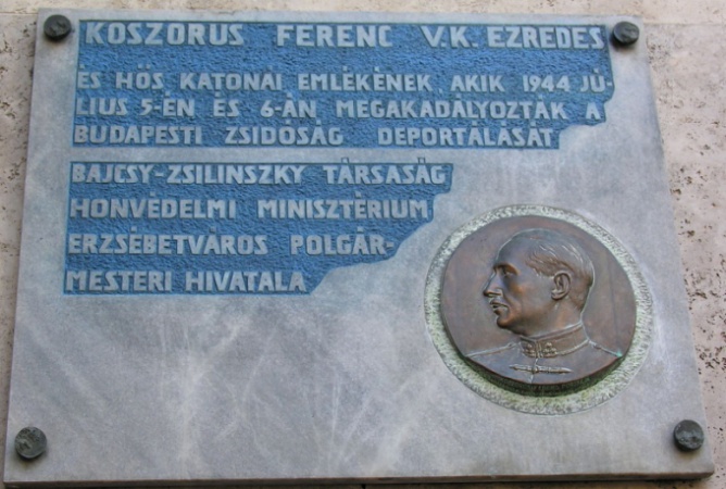 Történelmi jelentőségű koszorúzás
