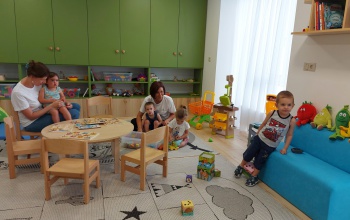 Egyedi megoldás Kaposváron: idősotthon mellé épült a város új bölcsődéje