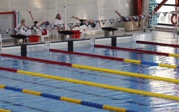 Két versenyen is remekeltek a sportiskolás úszók