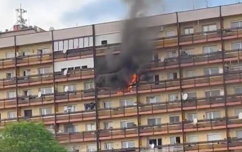 Kigyulladt egy lakás erkélye a Sávházban - videó és fotók