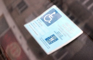 Megszaporodtak a mozgáskorlátozottak parkolási igazolványával való visszaélések Kaposváron