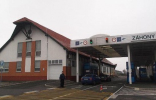 Diplomatának adta ki magát a csempész