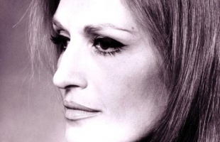 Dalida: csillogás és fájdalom