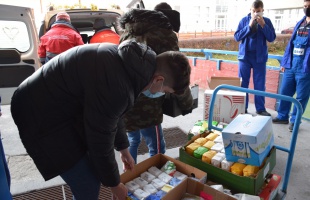 A Gépészes diákok is összefogtak: 500 kg adományt gyűjtöttek a rászorulóknak