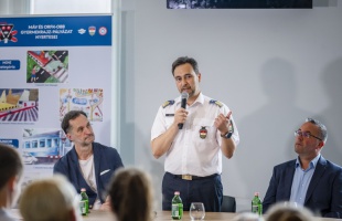 A szabályokat betartva közlekedjünk a vasúti átjárókban - ezt kéri a rendőrség a fiataloktól és tanároktól