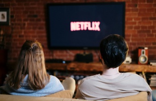 Személyre szabott előzeteseket tesztel a Netflix