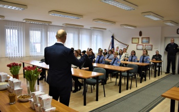 Nőnapi köszöntéssel indult a péntek reggel