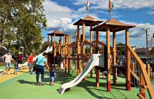 Ötéves a Vár park