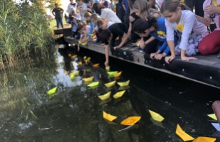 Virághagyma és papírcsónak. Hospice program, berzsenyis gyerekekkel